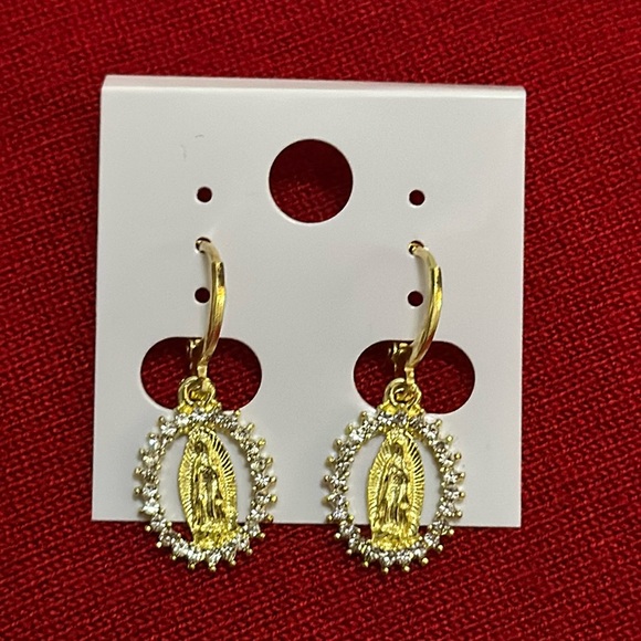 Aretes de la virgencita de Guadalupe de oro laminado - Picture 1 of 1